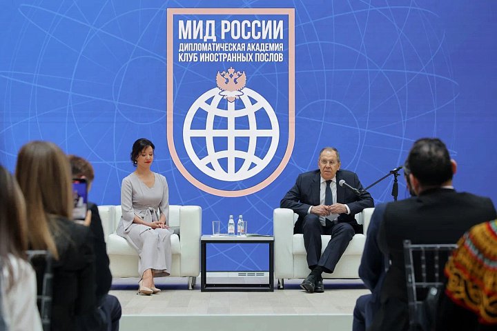 Заседание дипломатического клуба.jpg